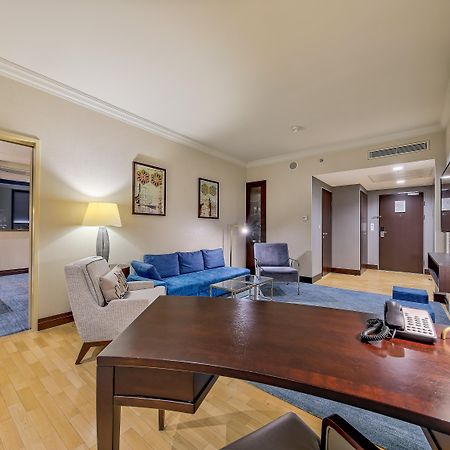 Hotel Intercontinental Warszawa By Ihg Exterior foto A suite at the hotel
