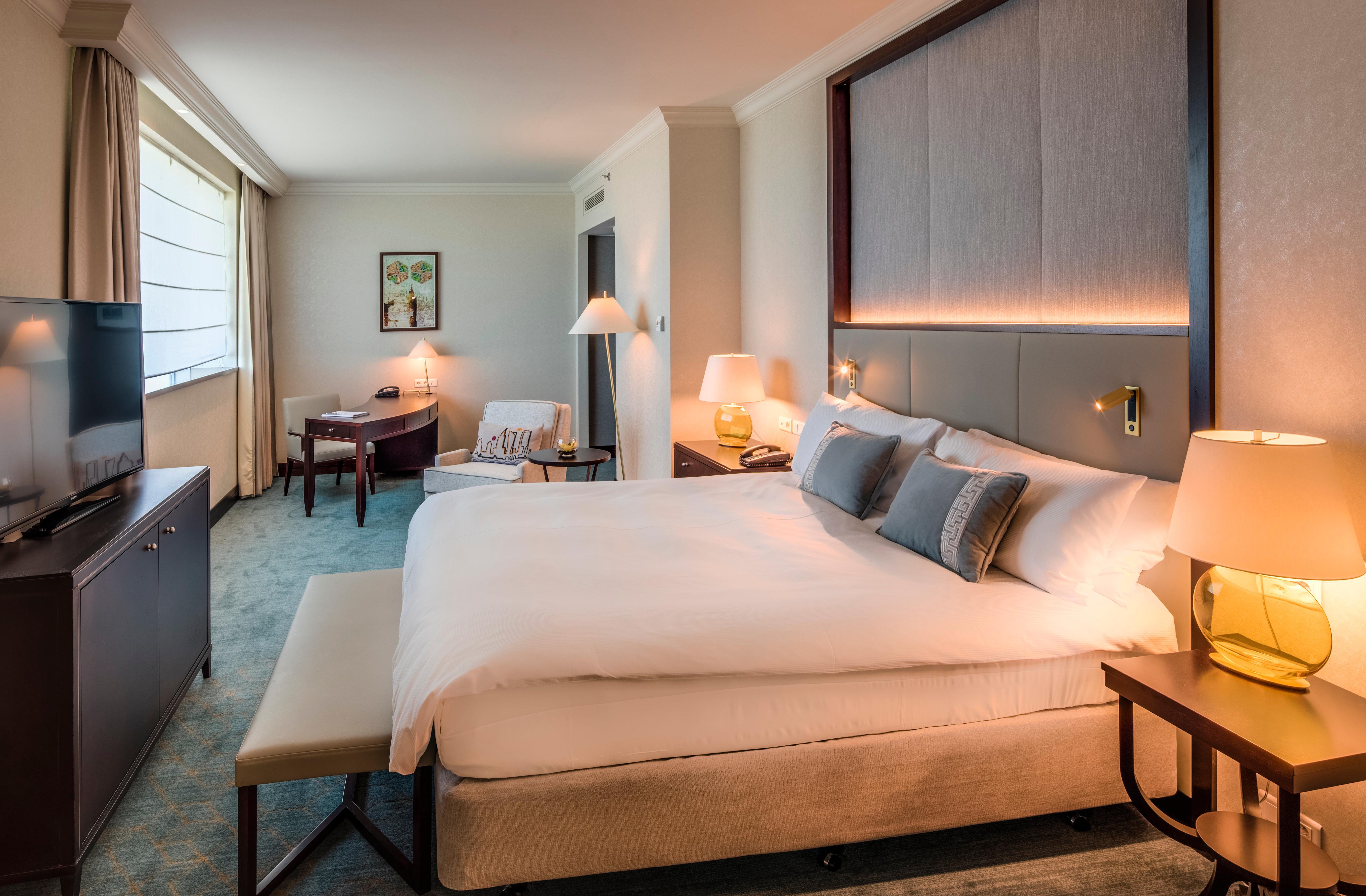 Hotel Intercontinental Warszawa By Ihg Exterior foto A room at the Mandarin Oriental, Hong Kong