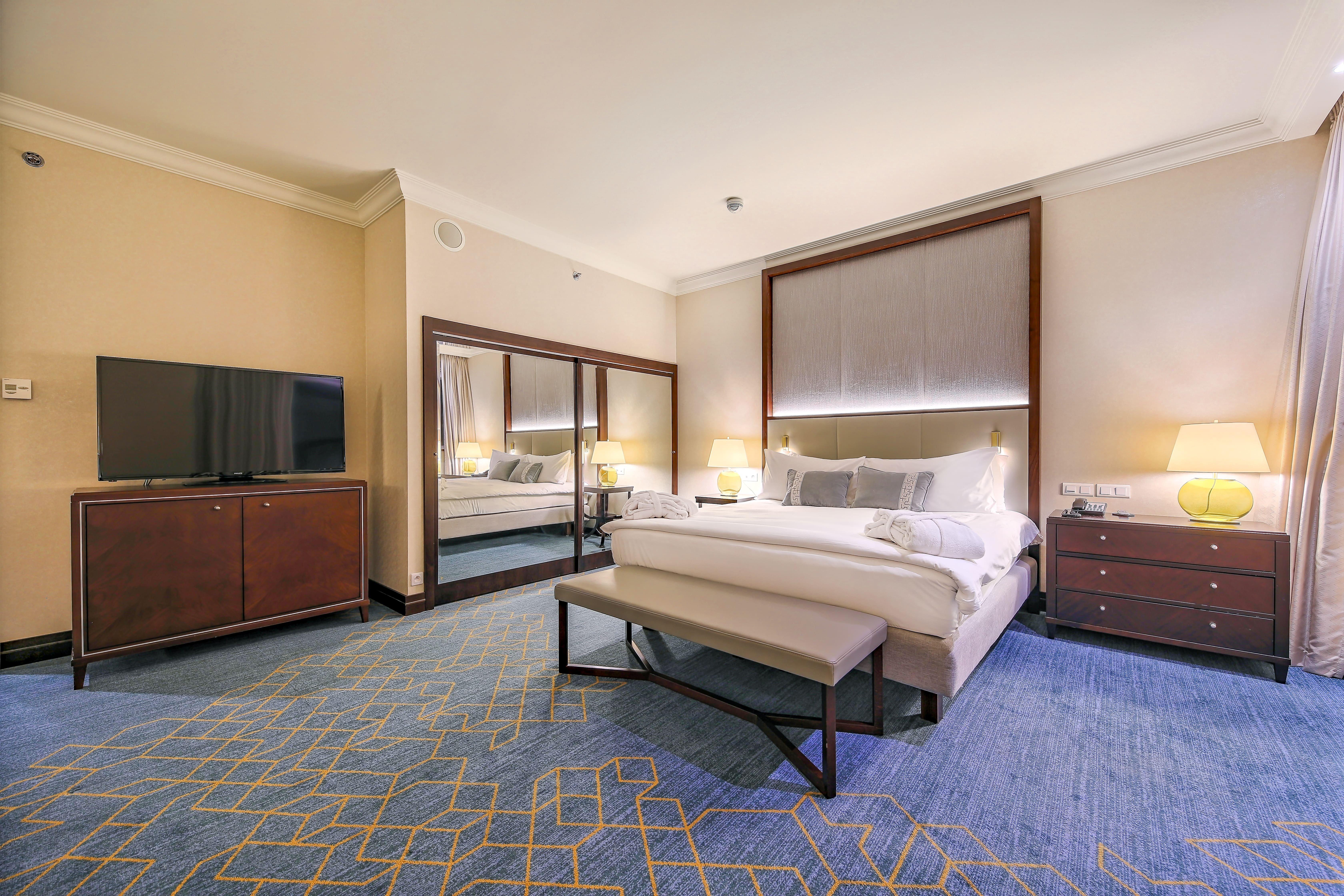 Hotel Intercontinental Warszawa By Ihg Exterior foto A room at the hotel