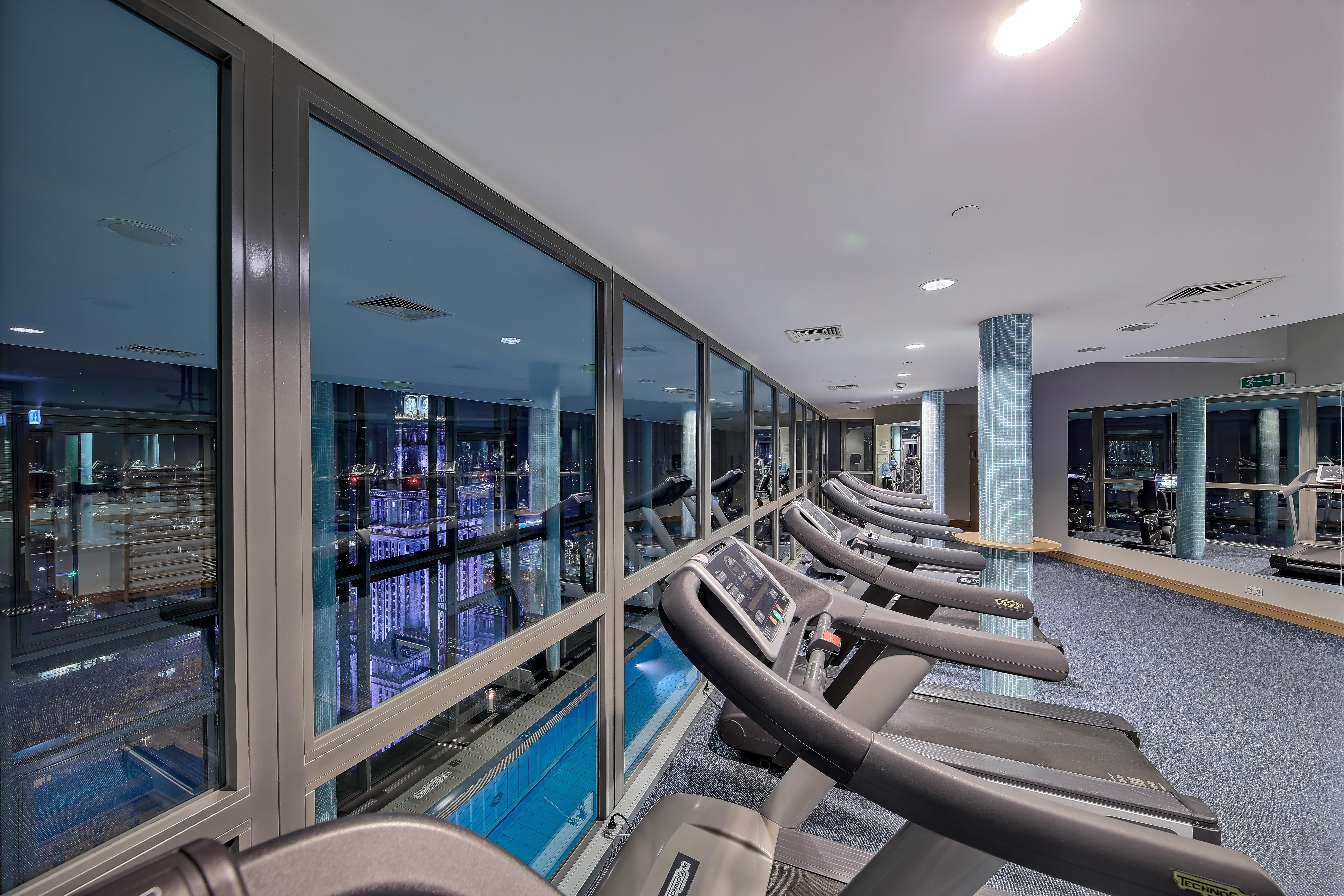 Hotel Intercontinental Warszawa By Ihg Exterior foto The gym at the hotel