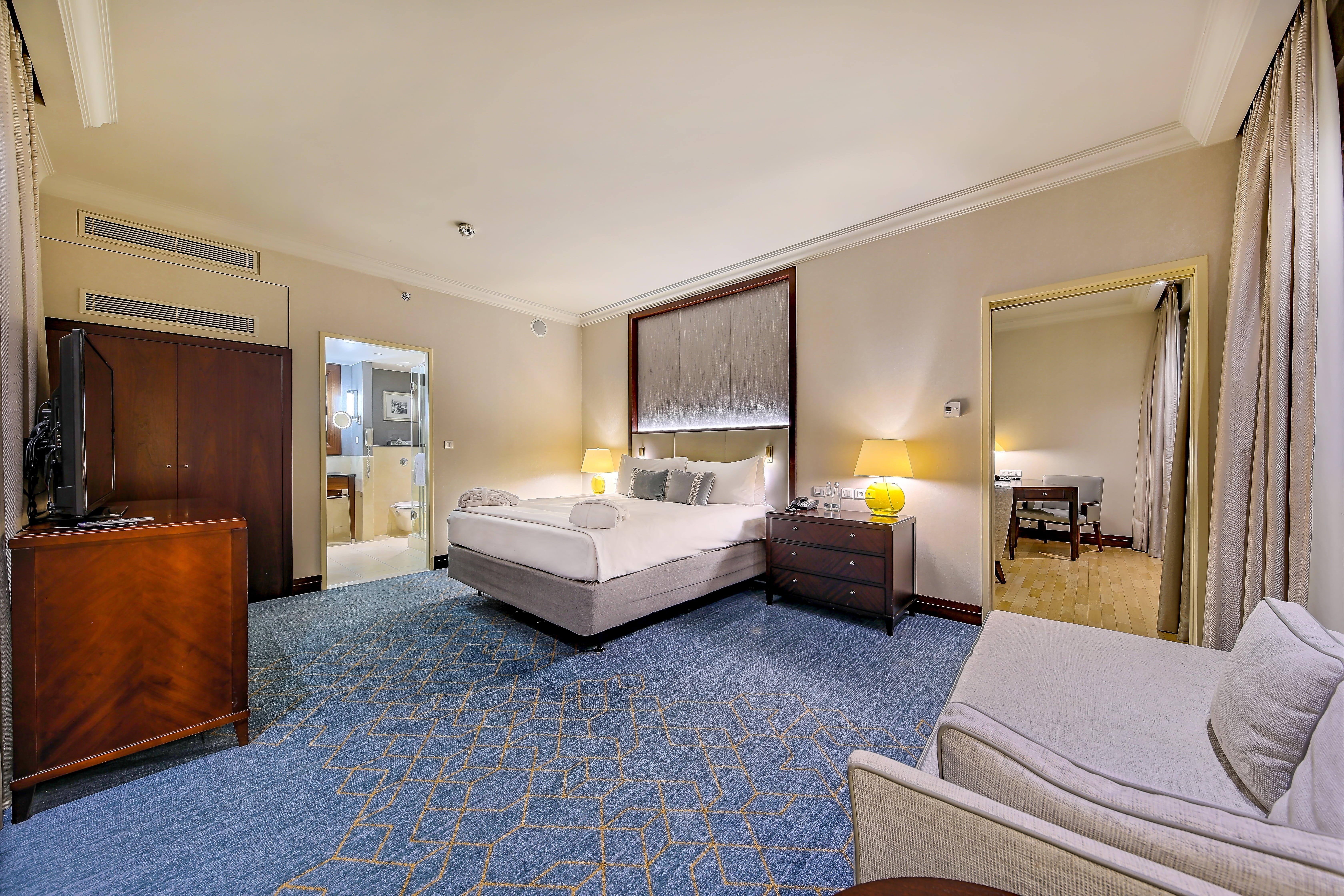 Hotel Intercontinental Warszawa By Ihg Exterior foto A room at the hotel