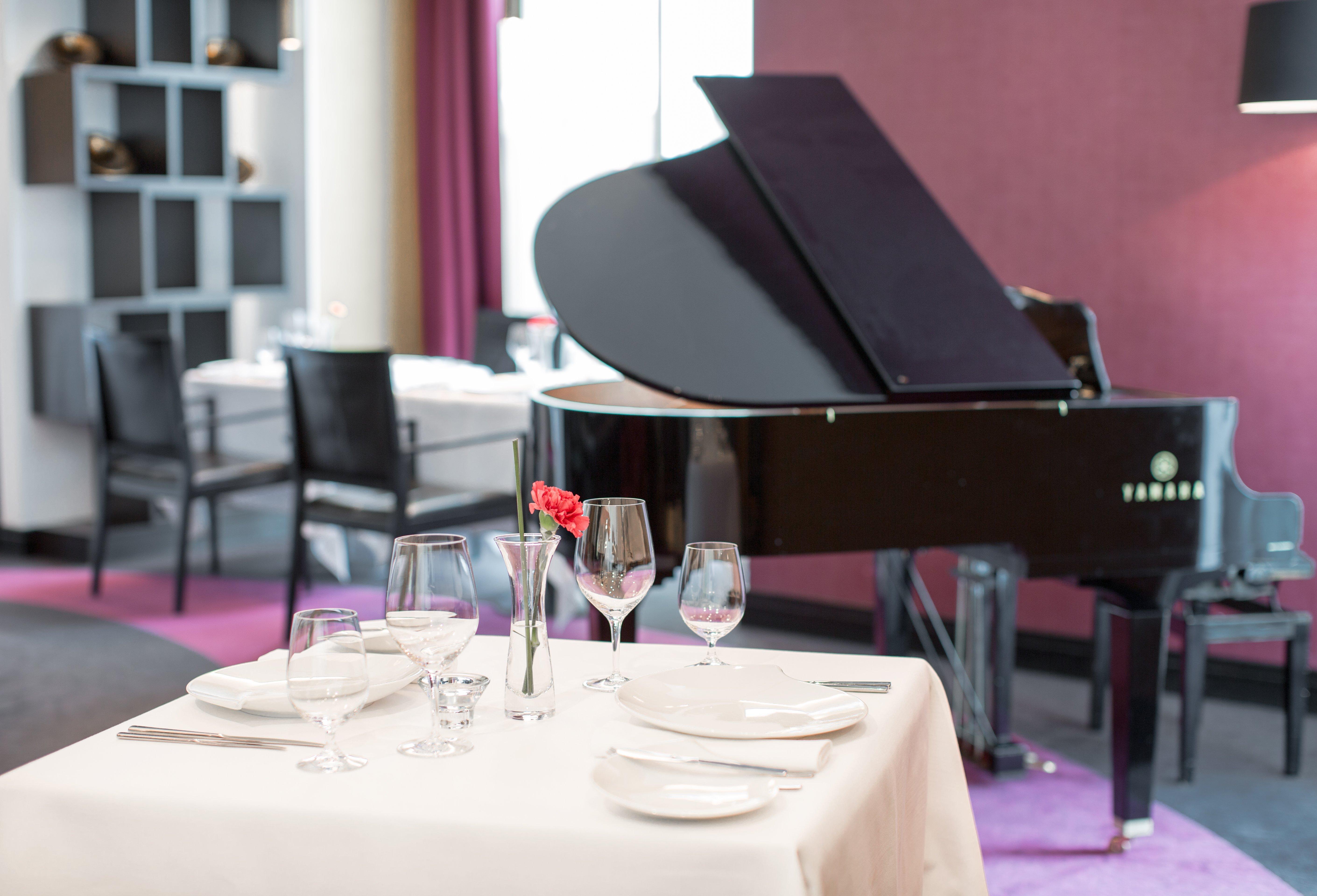 Hotel Intercontinental Warszawa By Ihg Exterior foto The restaurant