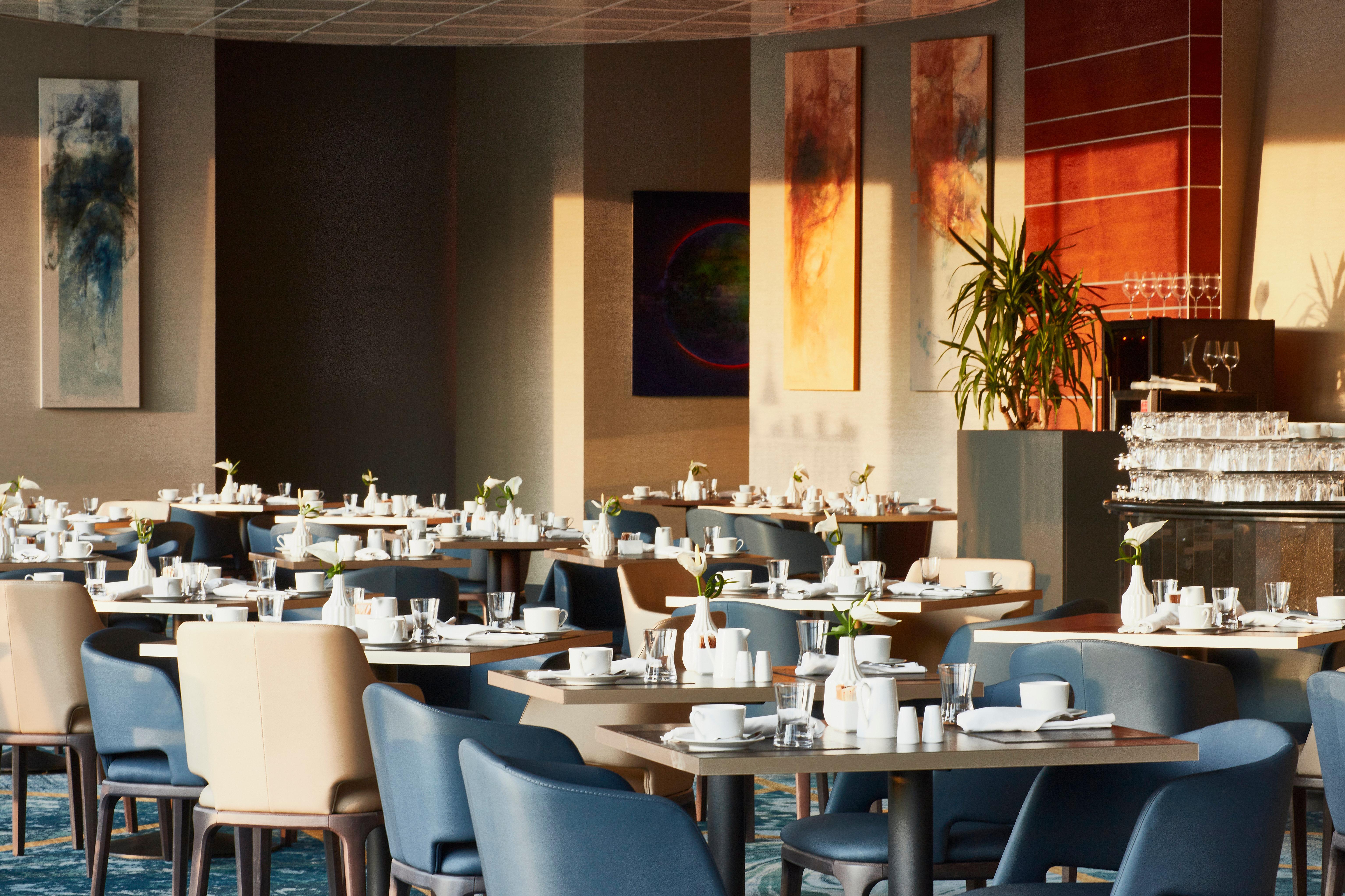 Hotel Intercontinental Warszawa By Ihg Exterior foto The restaurant's interior