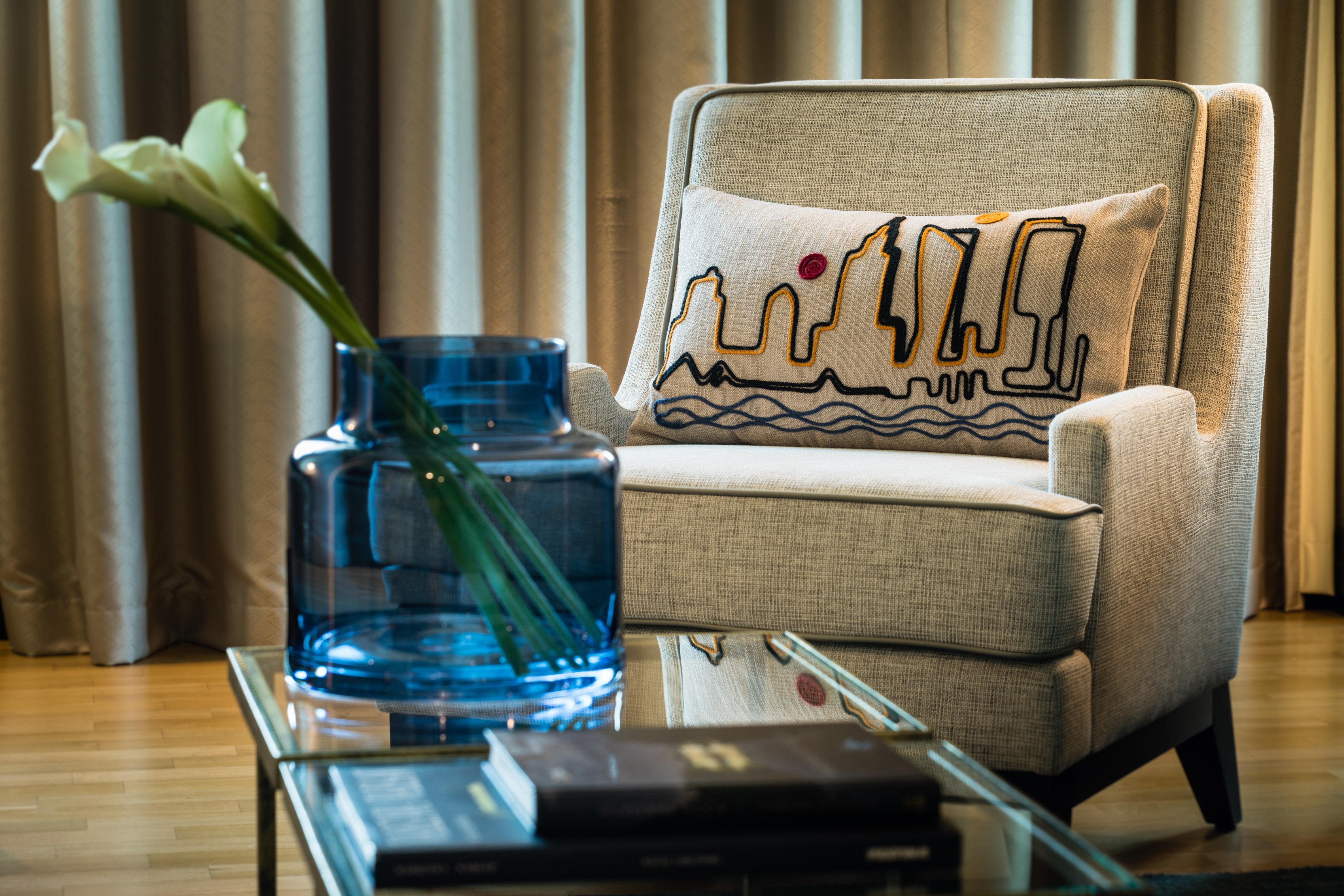 Hotel Intercontinental Warszawa By Ihg Exterior foto A chair designed by the designer