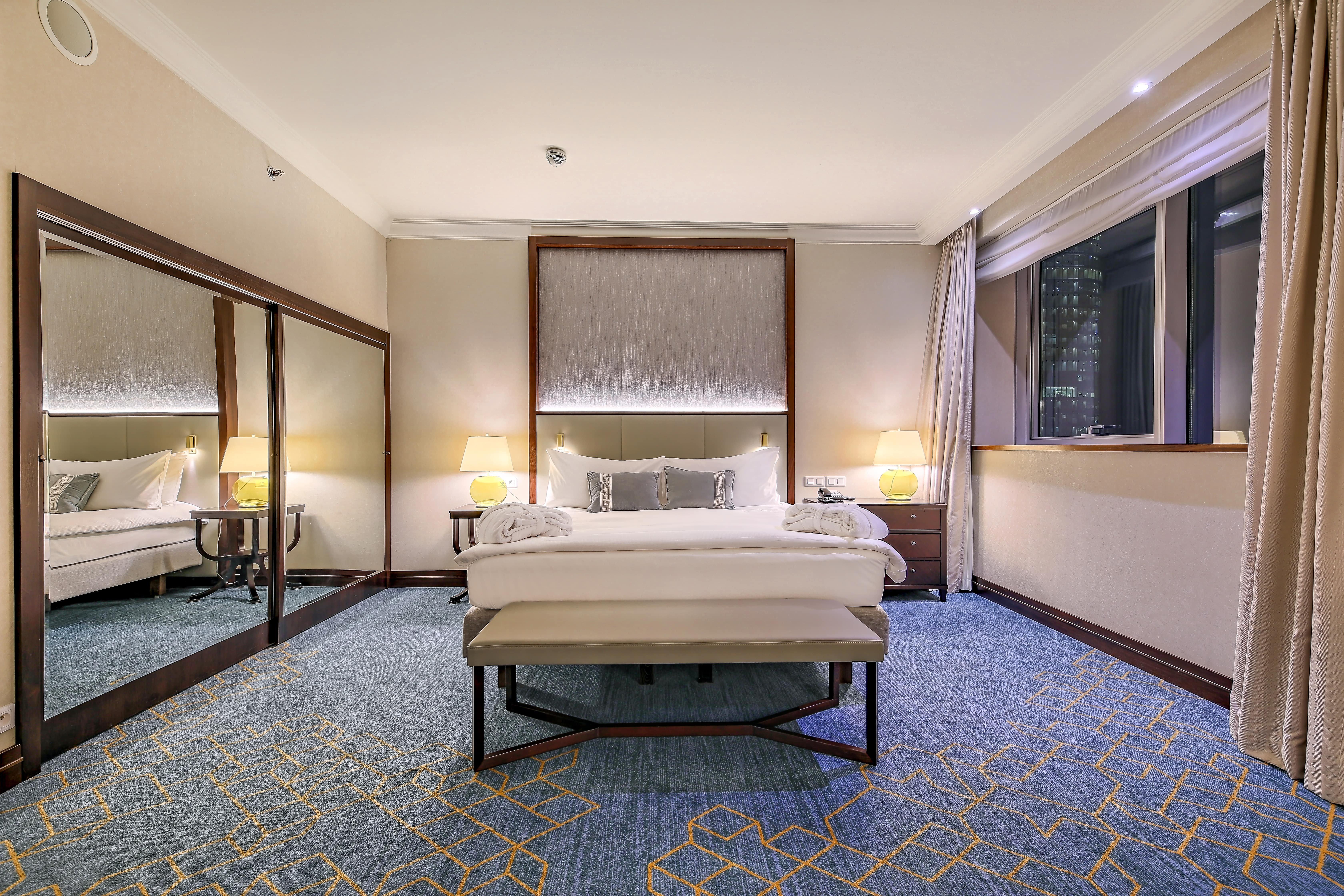 Hotel Intercontinental Warszawa By Ihg Exterior foto A room at the hotel
