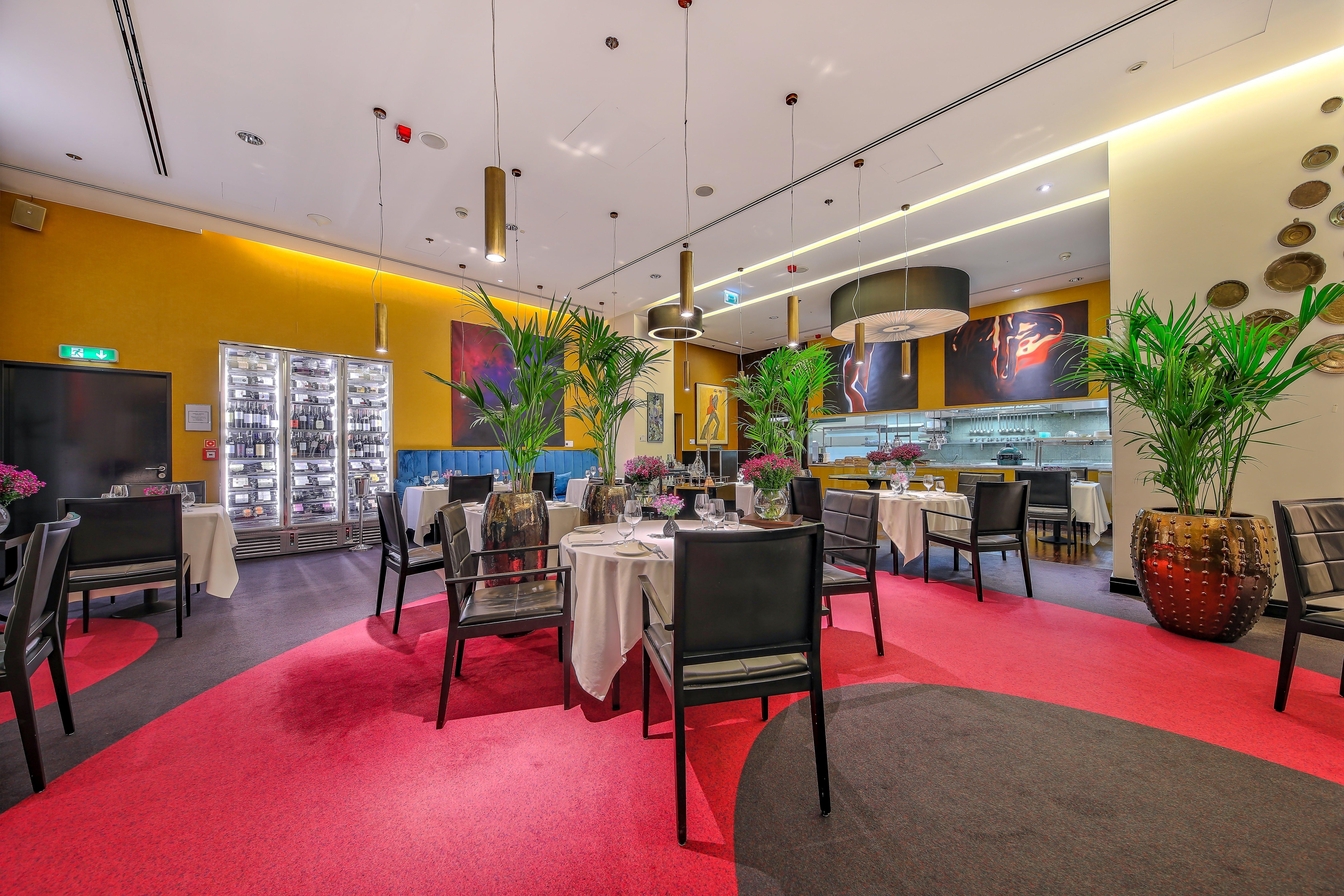 Hotel Intercontinental Warszawa By Ihg Exterior foto The interior of the restaurant